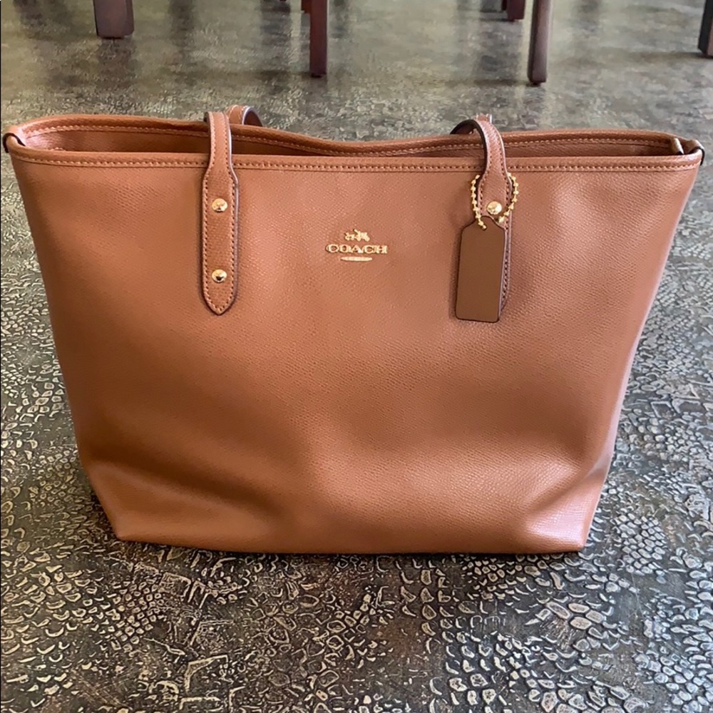 Coach medium tote bag